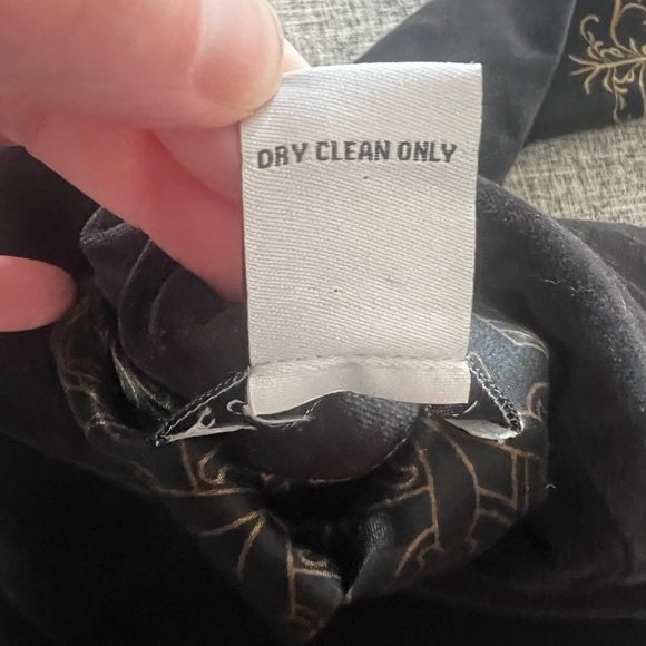 CAbi Black Velvet Embroidered Floral Coat Boho Statement Jacket Size 2 - Picture 11 of 16